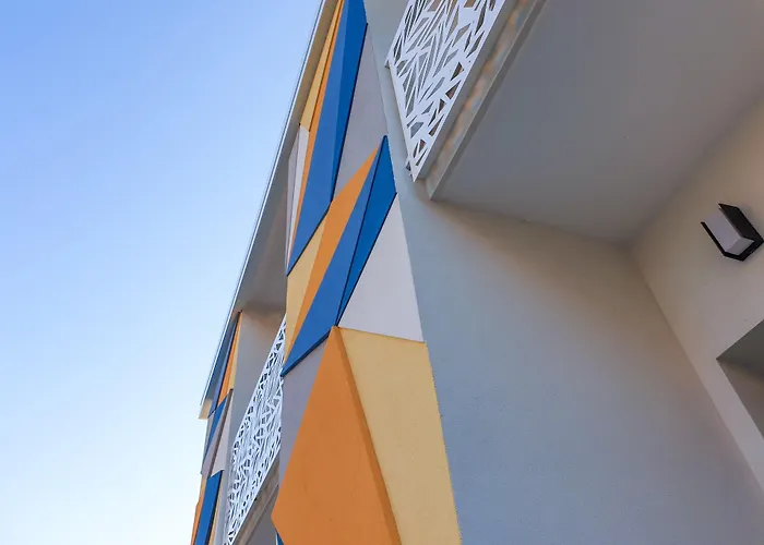 Color מלון רימיני